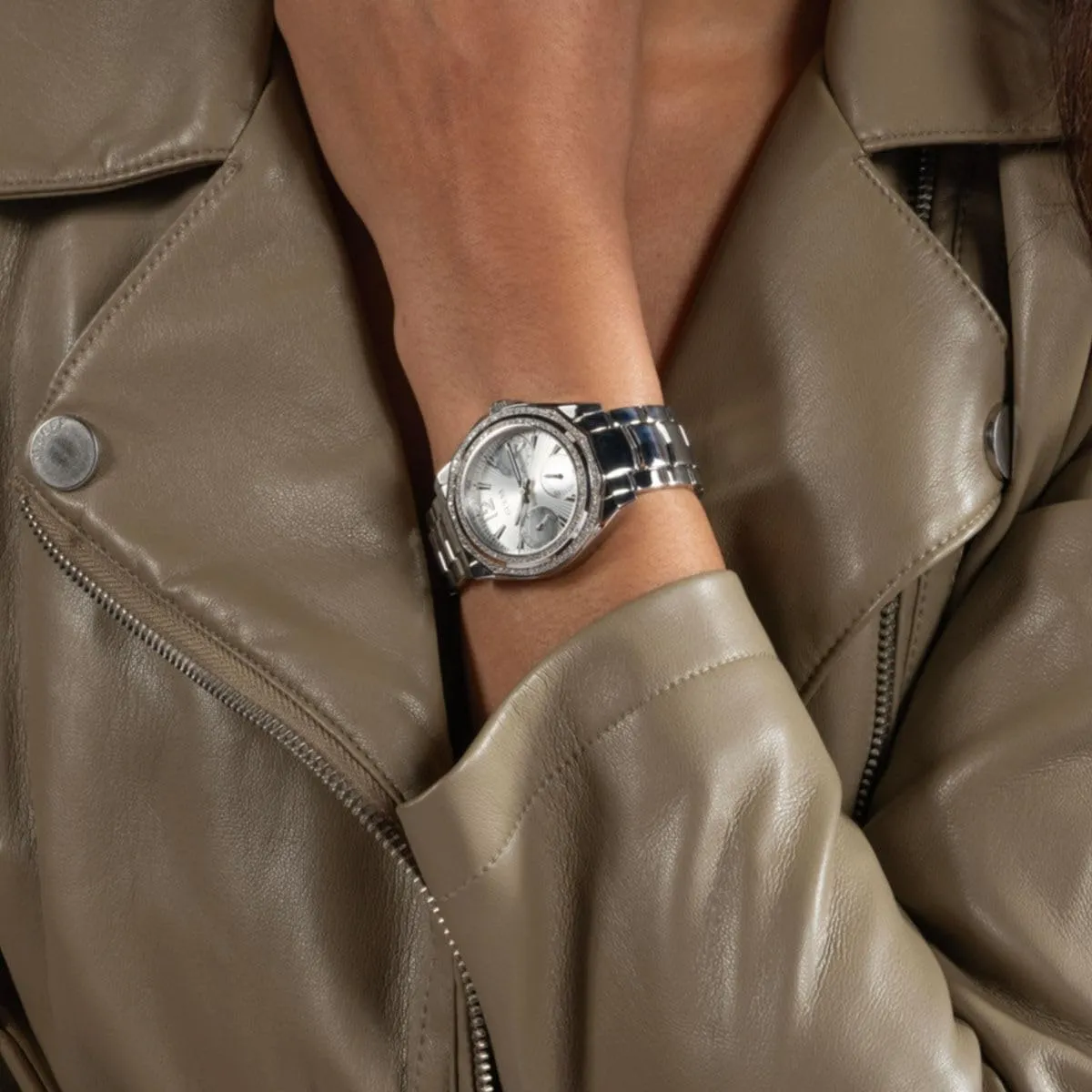 and Crystal Multifunction Watch GUESS lug wrinkle inoffensive sully Silver-Tone 