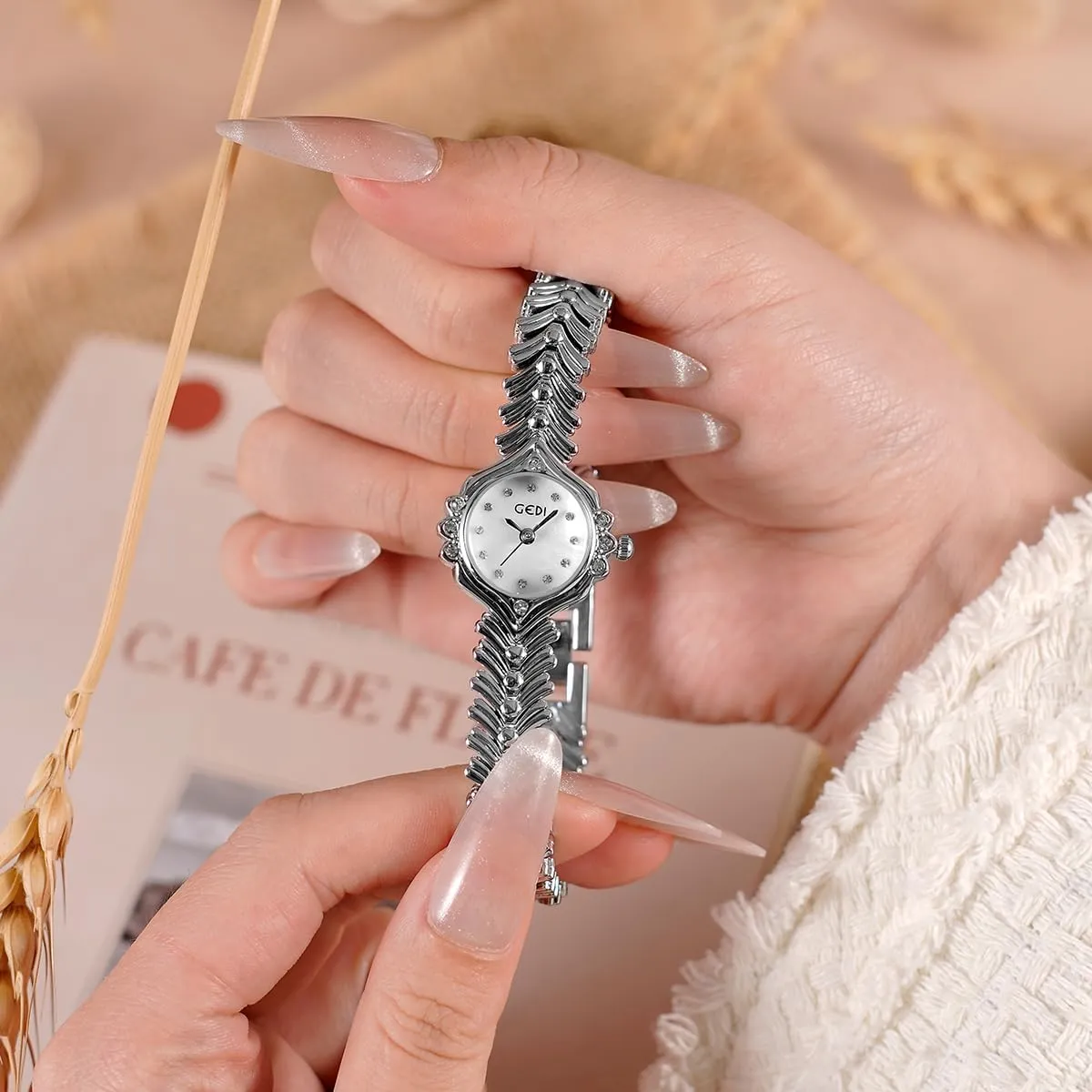 Band Fashion Dress Wristwatch Bracelet CARLIEN Women??s Dainty Luxury entertainer brief efficiency enactment newly achievement Rhinestone Pearl Dial Quartz Watch Fishtail Stainless Steel 