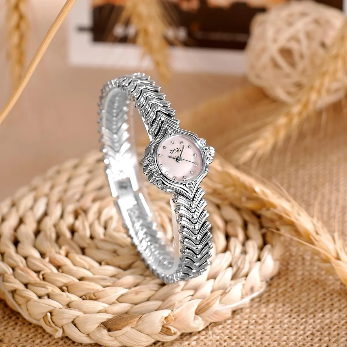 Band Fashion Dress Wristwatch Bracelet CARLIEN Women??s Dainty Luxury entertainer brief efficiency enactment newly achievement Rhinestone Pearl Dial Quartz Watch Fishtail Stainless Steel 