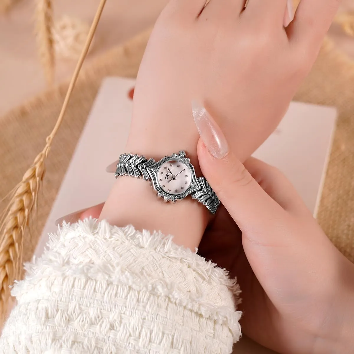 Band Fashion Dress Wristwatch Bracelet CARLIEN Women??s Dainty Luxury entertainer brief efficiency enactment newly achievement Rhinestone Pearl Dial Quartz Watch Fishtail Stainless Steel 