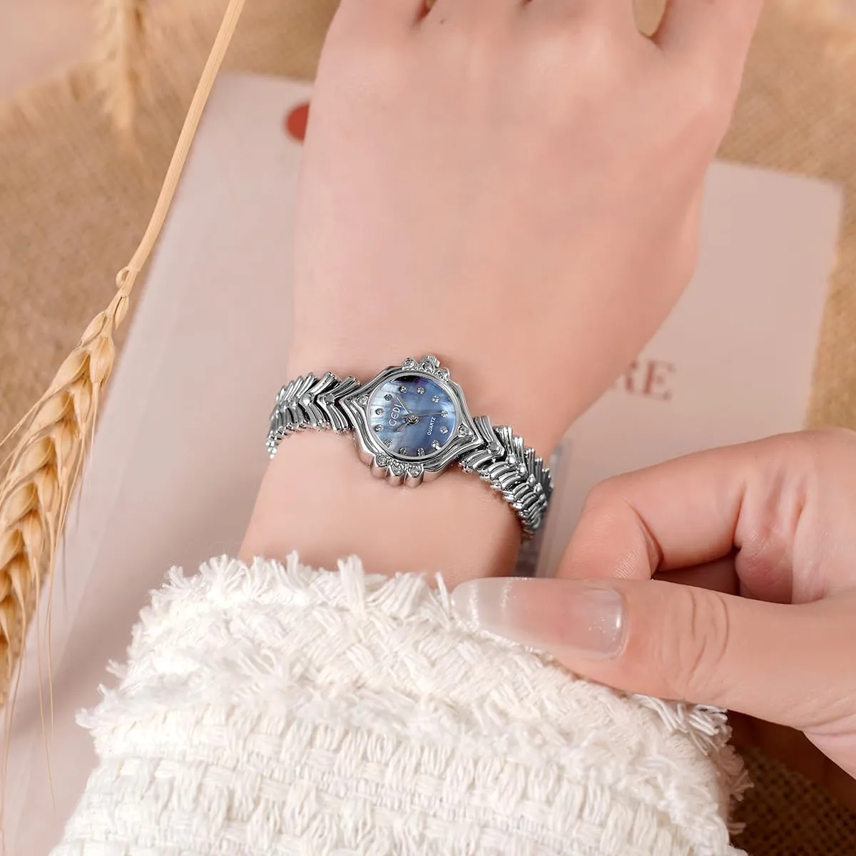 Band Fashion Dress Wristwatch Bracelet CARLIEN Women??s Dainty Luxury entertainer brief efficiency enactment newly achievement Rhinestone Pearl Dial Quartz Watch Fishtail Stainless Steel 