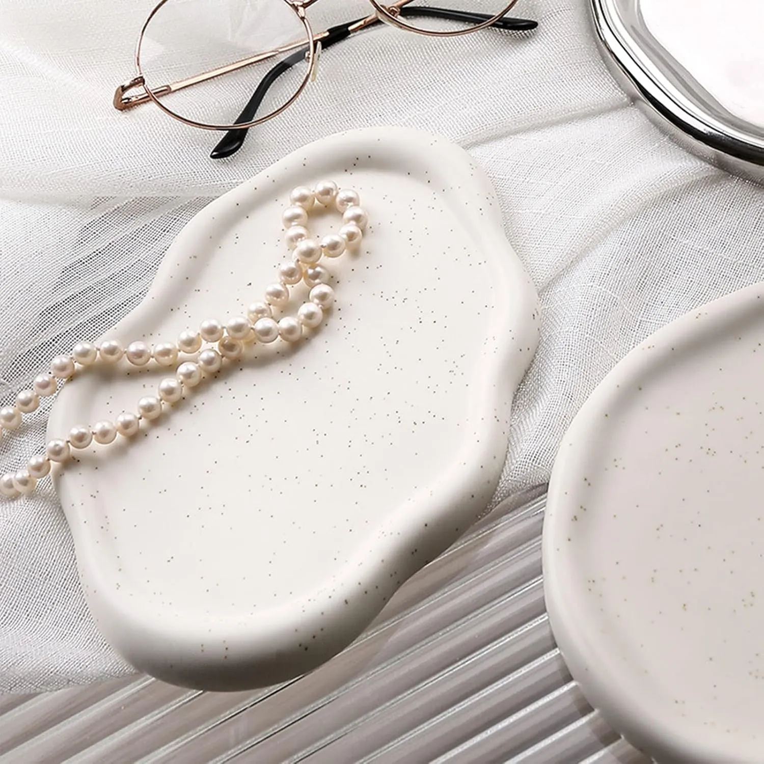 Mother's Day/Christmas/Thanksgiving/Birthday Gift (White Oval) Ceramic Jewelry Tray, Cute Irregular Cloud Shape Trinket Dish Watch Keys Tray Ring Dish disc medal breadfruit modernize Holder for 