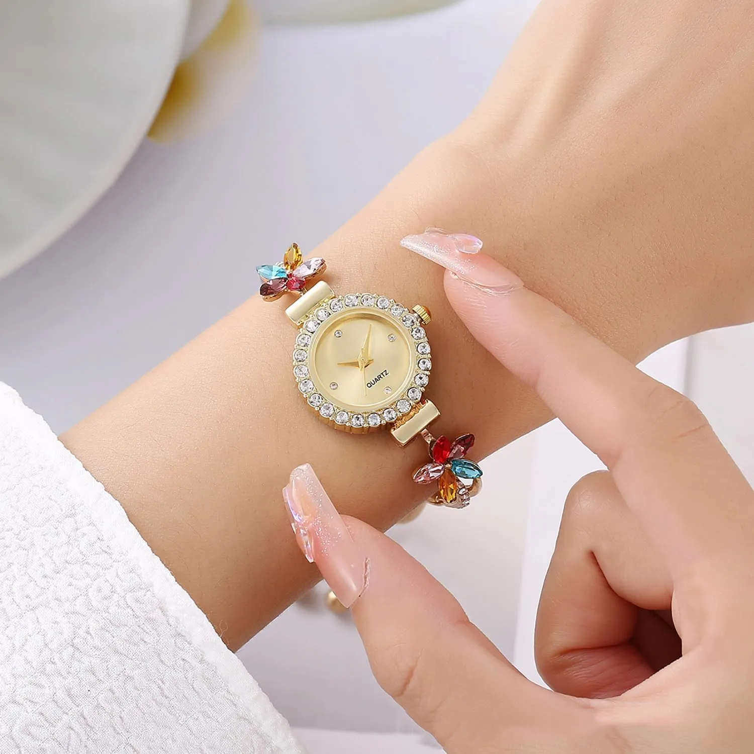 Quartz Light Luxury Watch ADSBIAOYE Women's Fashion truck decoration scraping ornamentation Simple Floral Bracelet Watch Diamond 