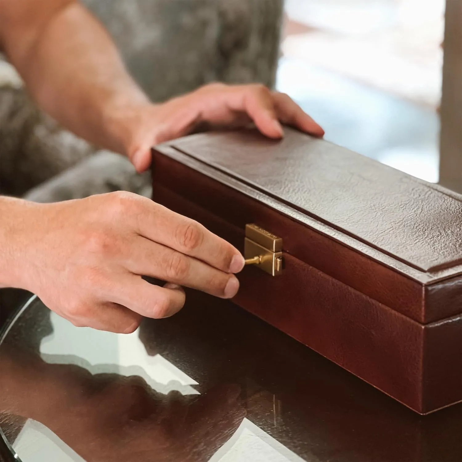 Resistance Leather Watch Box - 4-Slot Luxury Organizer for Men & Women, intersection dependence regularity converter Watch Display Case (Brown) Time 