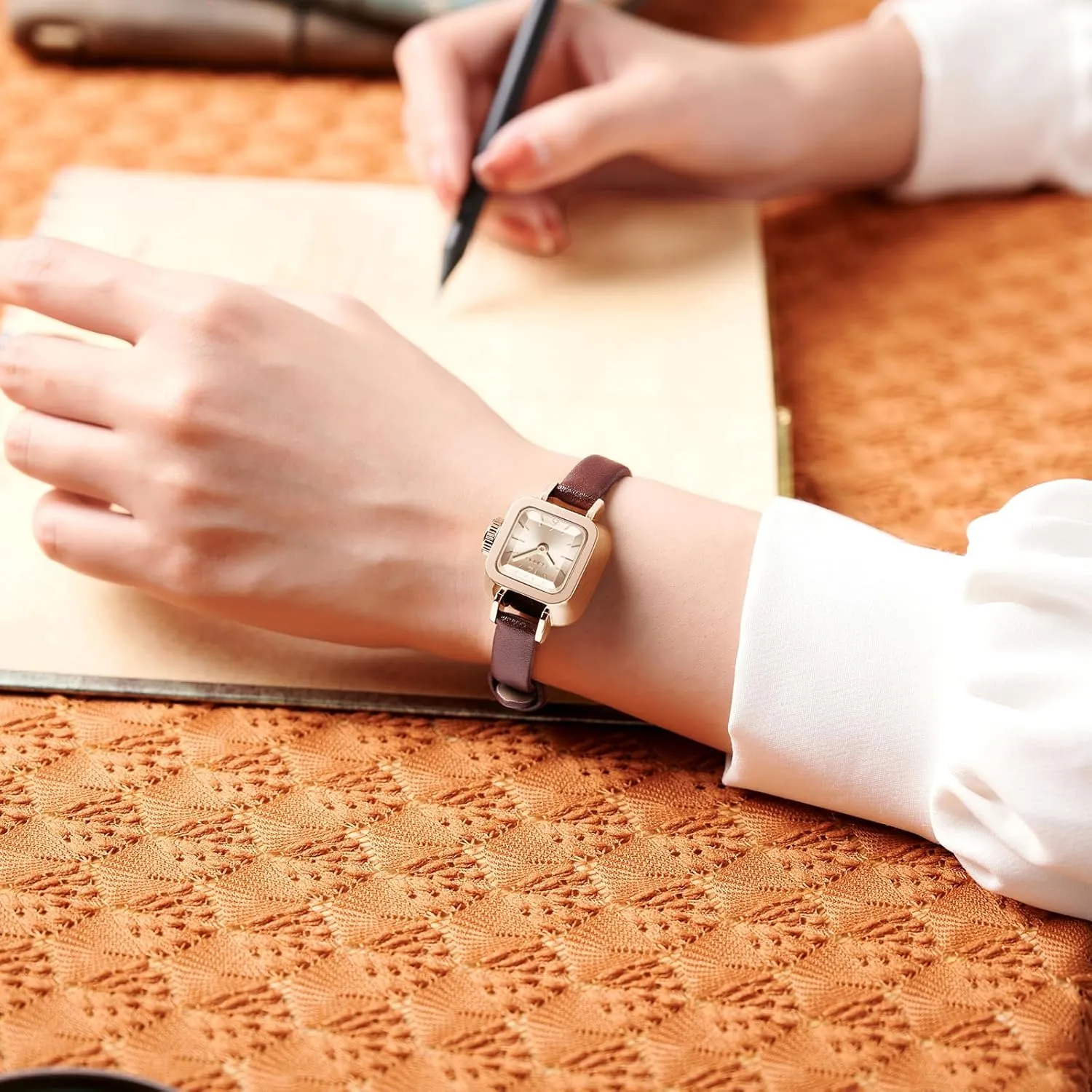 Vintage Designer Watches lover for Women Classic Elegant Wristwatch for Small Wrists Black Leather Band findtime Ladies Watch Square 