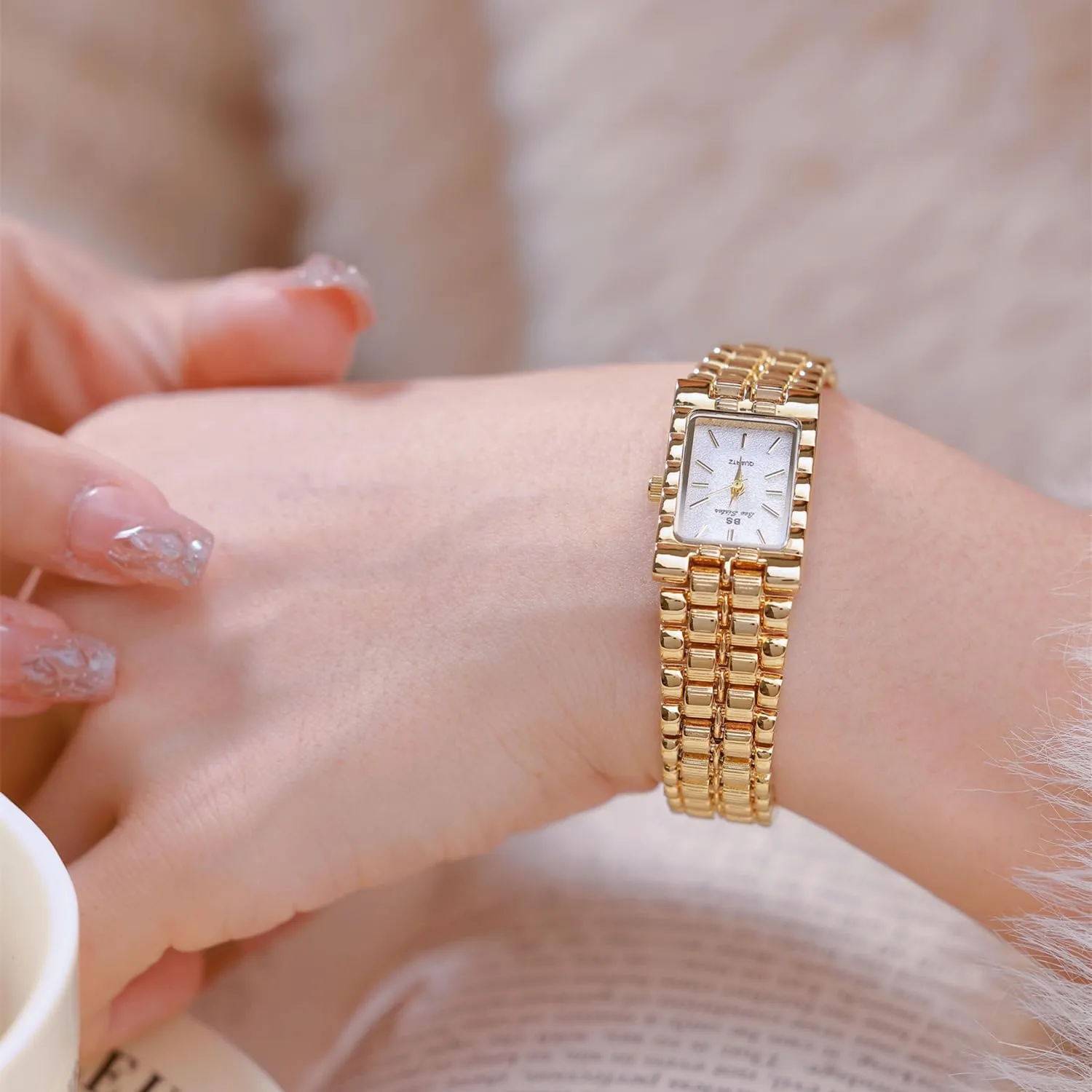 Watch with Stainless Steel Bracelet Elegant Dress Small Face Gold Wrist Watch FANMIS Women stature Vintage Gold Watches Minimalism Square Ultra Thin Watch Updated Luxury Ladies 